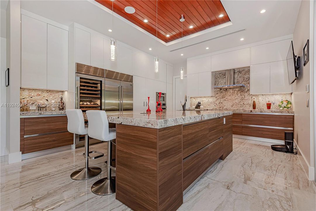 : $5,999,999 (3 beds, 4 baths, 4255 Square Feet)