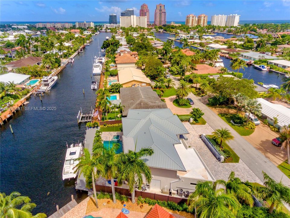 : $5,999,999 (3 beds, 4 baths, 4255 Square Feet)