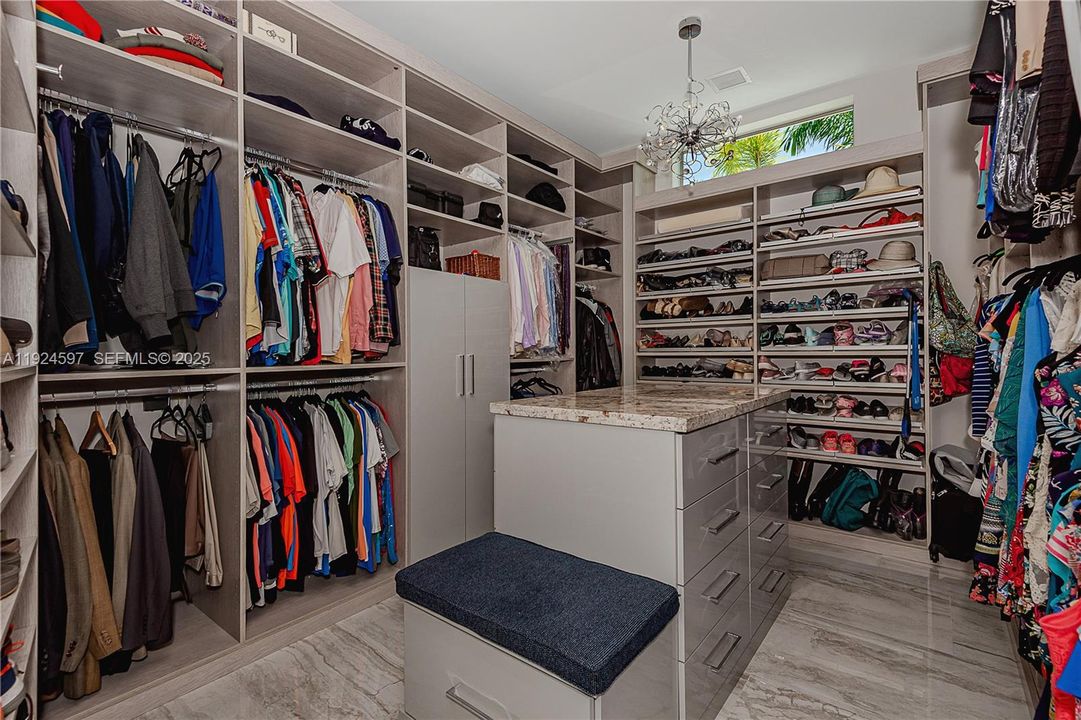 : $5,999,999 (3 beds, 4 baths, 4255 Square Feet)