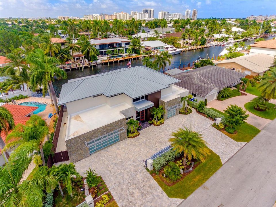 : $5,999,999 (3 beds, 4 baths, 4255 Square Feet)