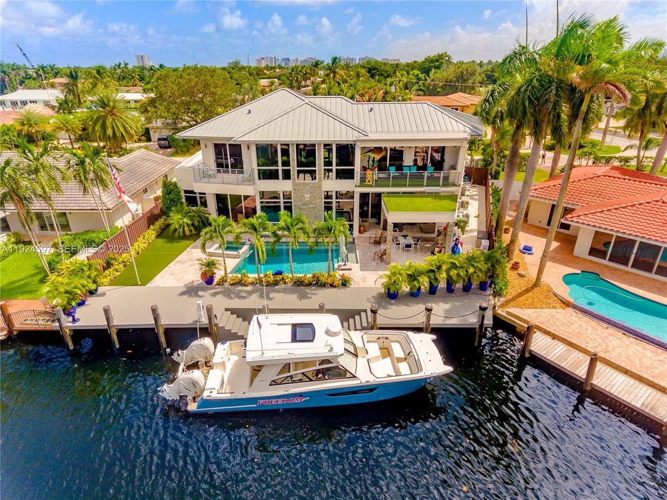 : $5,999,999 (3 beds, 4 baths, 4255 Square Feet)