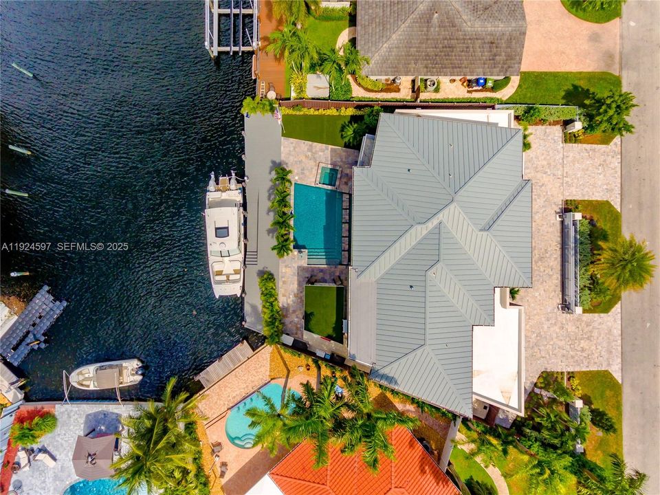 : $5,999,999 (3 beds, 4 baths, 4255 Square Feet)