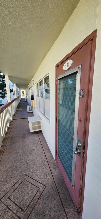 For Sale: $85,000 (1 beds, 1 baths, 720 Square Feet)