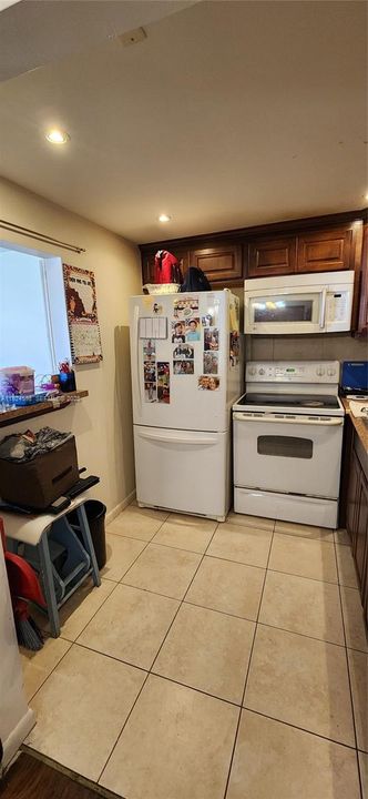 For Sale: $85,000 (1 beds, 1 baths, 720 Square Feet)