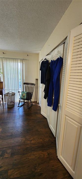 For Sale: $85,000 (1 beds, 1 baths, 720 Square Feet)