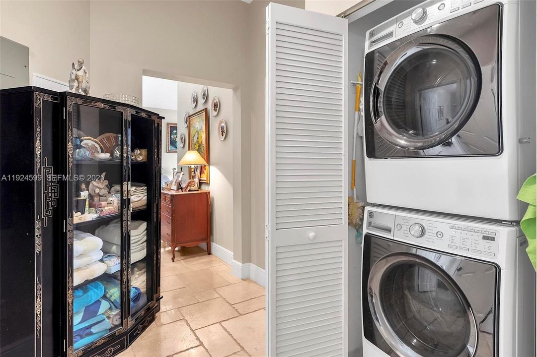 For Rent: $4,100 (2 beds, 2 baths, 1625 Square Feet)