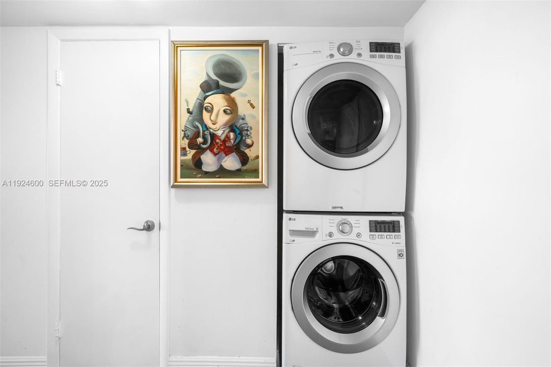 For Sale: $425,000 (2 beds, 2 baths, 1456 Square Feet)