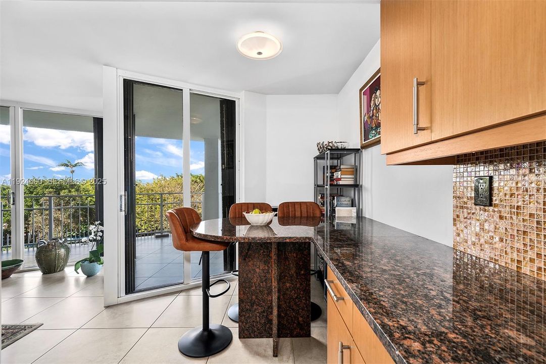 For Sale: $425,000 (2 beds, 2 baths, 1456 Square Feet)