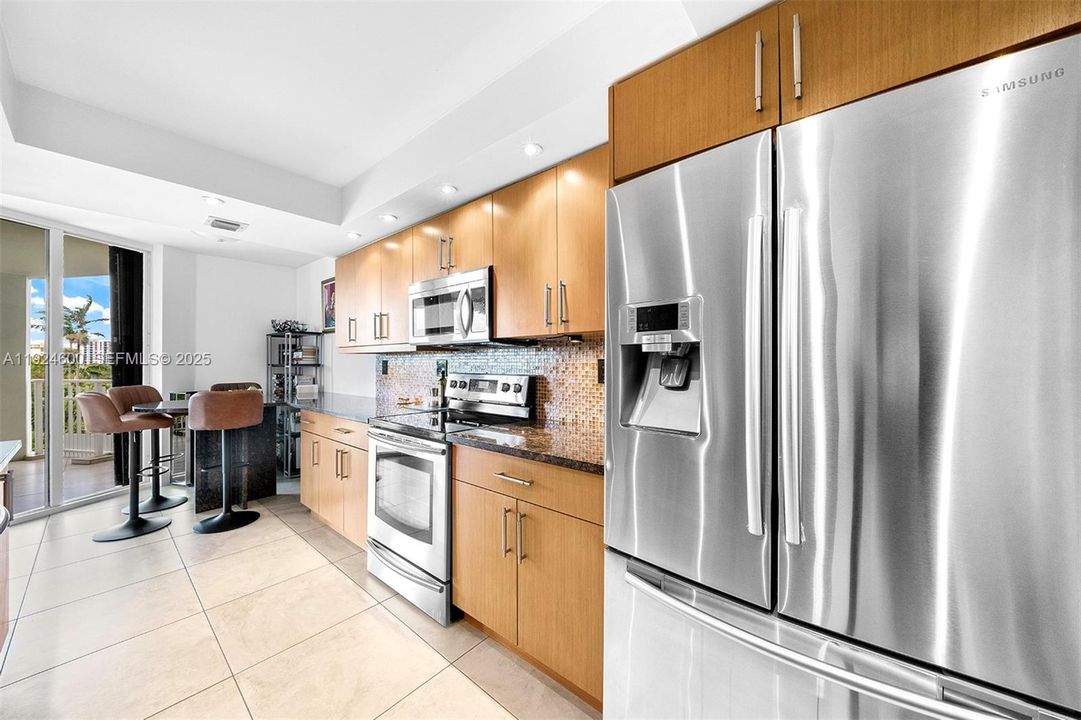 For Sale: $425,000 (2 beds, 2 baths, 1456 Square Feet)