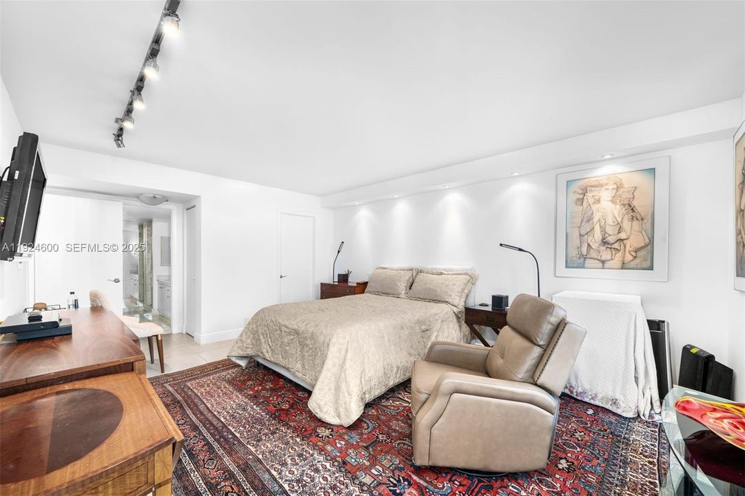 For Sale: $425,000 (2 beds, 2 baths, 1456 Square Feet)