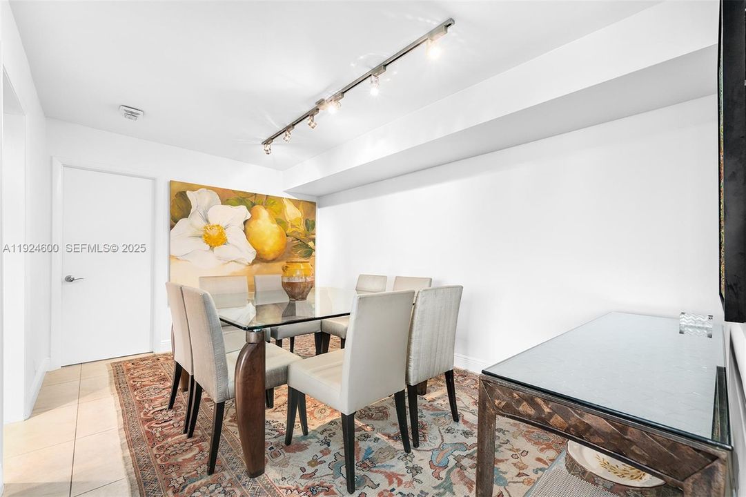 For Sale: $425,000 (2 beds, 2 baths, 1456 Square Feet)