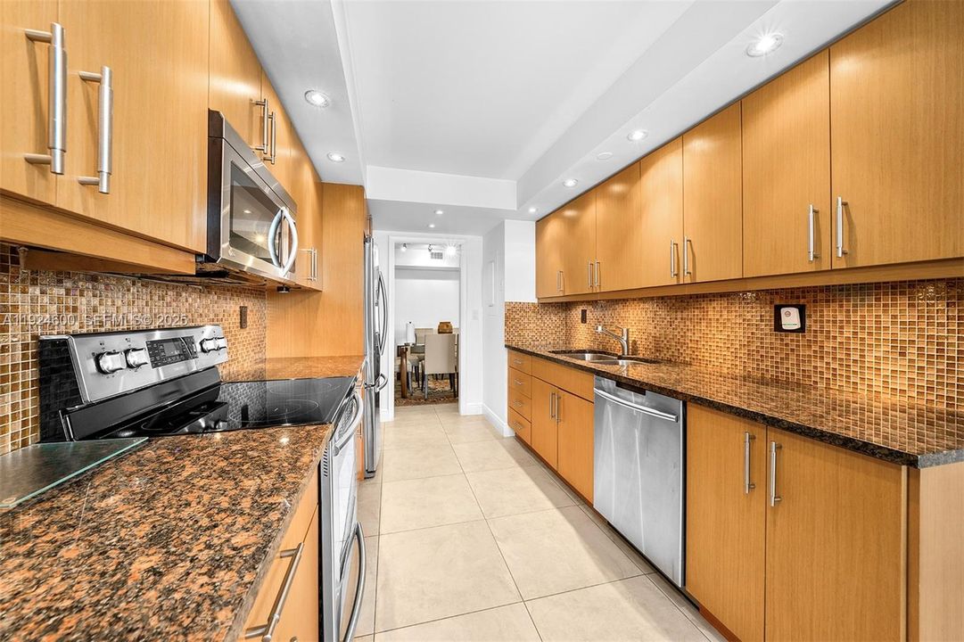 For Sale: $425,000 (2 beds, 2 baths, 1456 Square Feet)