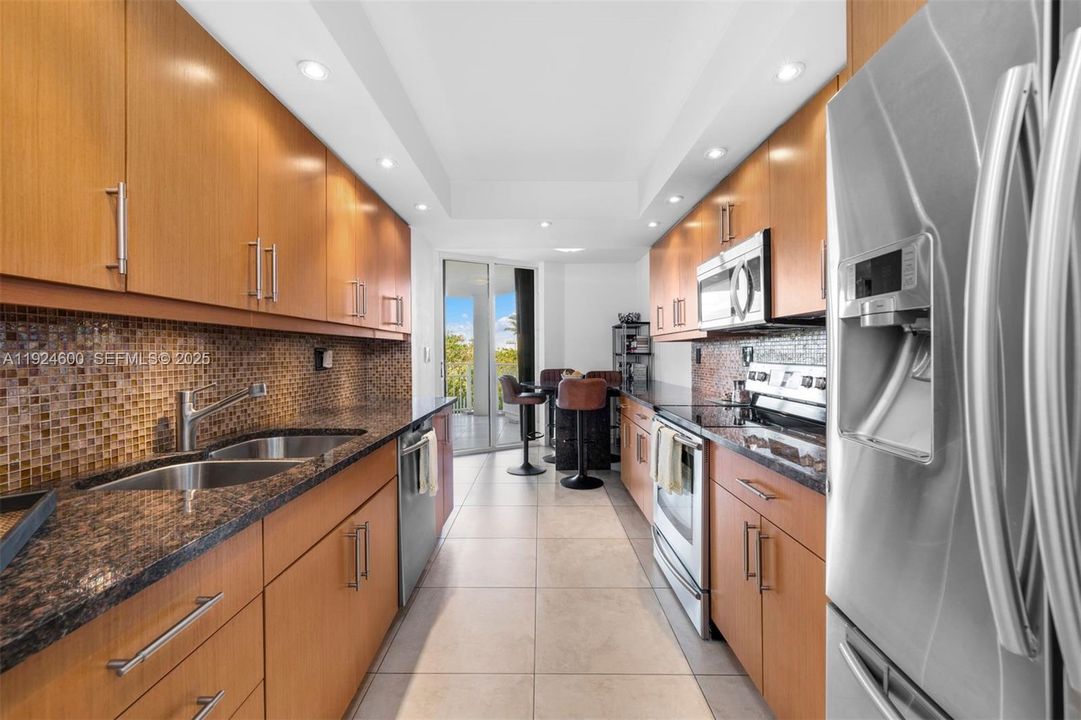 For Sale: $425,000 (2 beds, 2 baths, 1456 Square Feet)