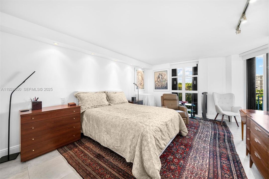 For Sale: $425,000 (2 beds, 2 baths, 1456 Square Feet)