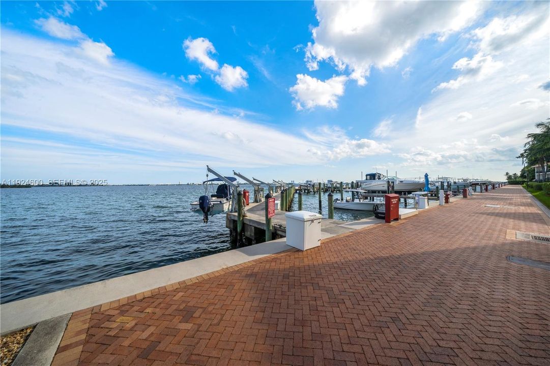 For Sale: $425,000 (2 beds, 2 baths, 1456 Square Feet)