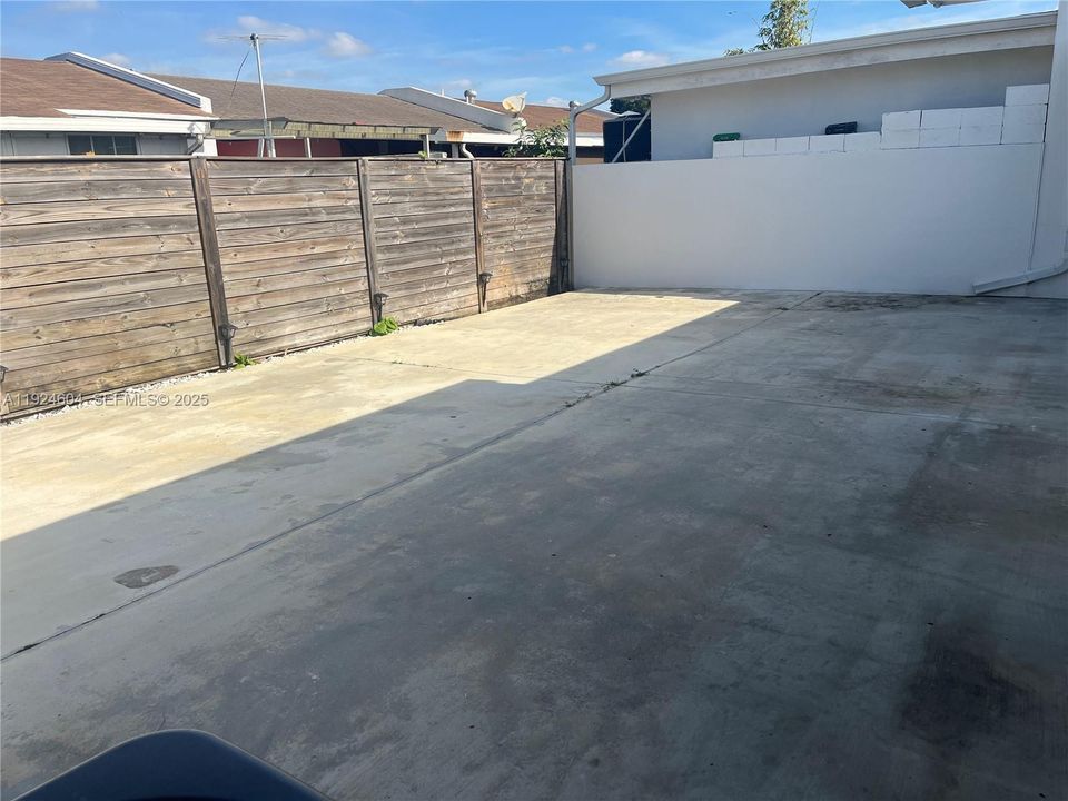 出租: $2,795 (3 贝兹, 1 浴室, 1015 平方英尺)