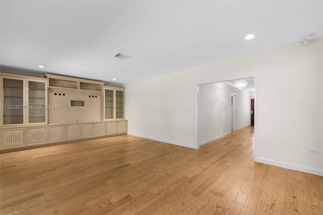 For Sale: $1,749,000 (3 beds, 2 baths, 1880 Square Feet)