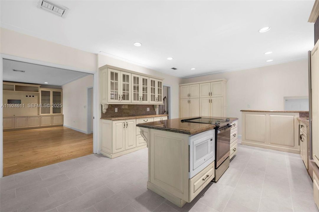 For Sale: $1,749,000 (3 beds, 2 baths, 1880 Square Feet)