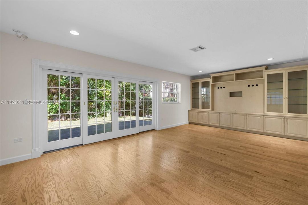 For Sale: $1,749,000 (3 beds, 2 baths, 1880 Square Feet)