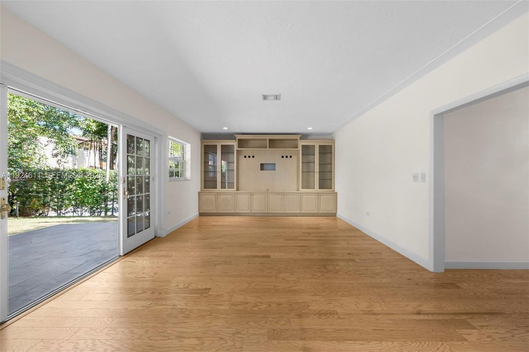 For Sale: $1,749,000 (3 beds, 2 baths, 1880 Square Feet)