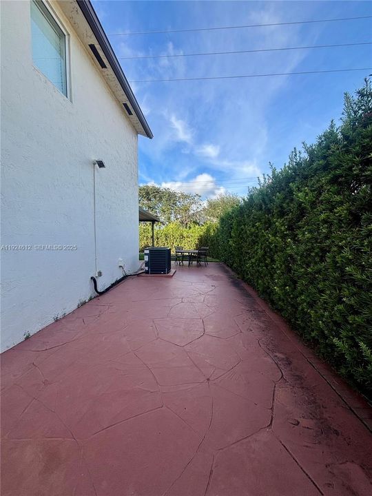 出租: $3,500 (3 贝兹, 3 浴室, 1425 平方英尺)