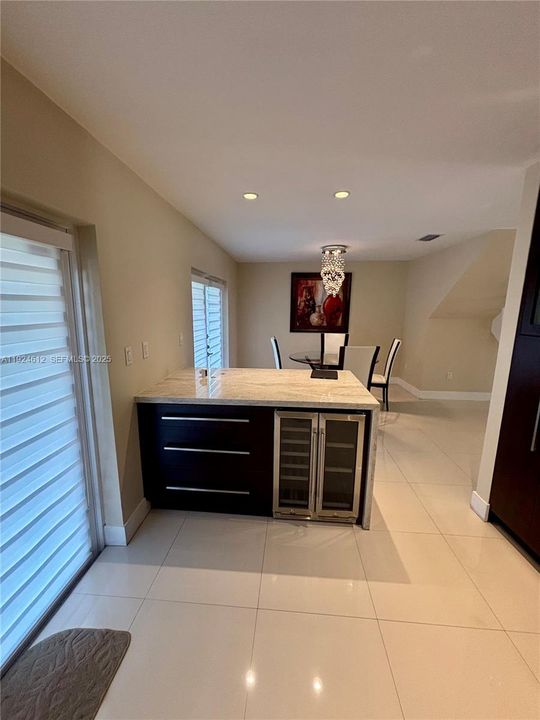 出租: $3,500 (3 贝兹, 3 浴室, 1425 平方英尺)