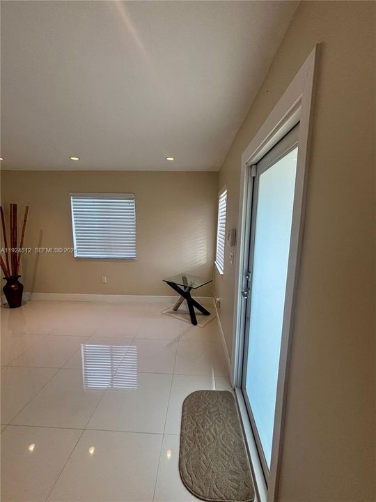 出租: $3,500 (3 贝兹, 3 浴室, 1425 平方英尺)