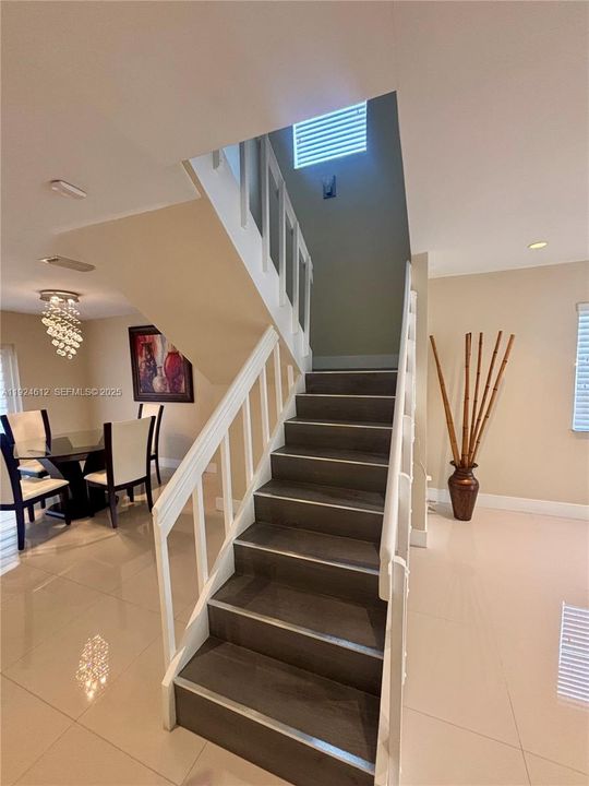 出租: $3,500 (3 贝兹, 3 浴室, 1425 平方英尺)