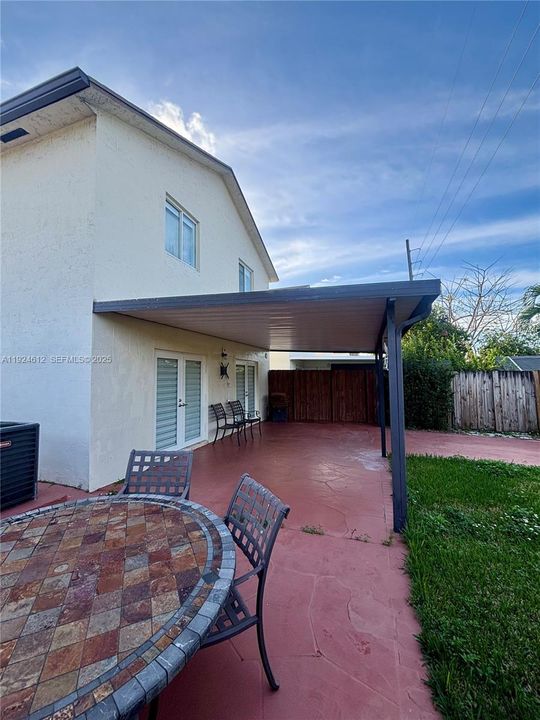 出租: $3,500 (3 贝兹, 3 浴室, 1425 平方英尺)