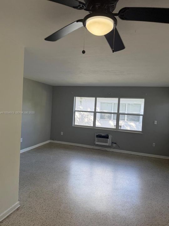 出租: $1,600 (1 贝兹, 1 浴室, 4788 平方英尺)