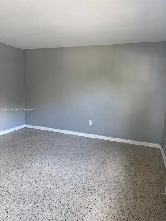 出租: $1,600 (1 贝兹, 1 浴室, 4788 平方英尺)