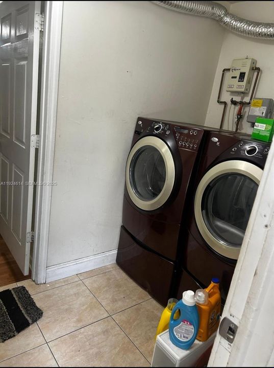 На продажу: $460,000 (5 спален, 2 ванн, 1508 Квадратных фут)