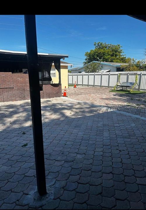 На продажу: $460,000 (5 спален, 2 ванн, 1508 Квадратных фут)