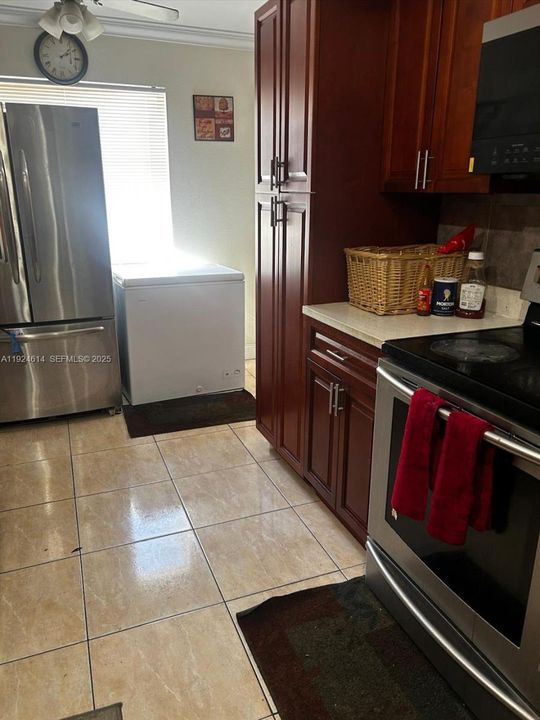 На продажу: $460,000 (5 спален, 2 ванн, 1508 Квадратных фут)