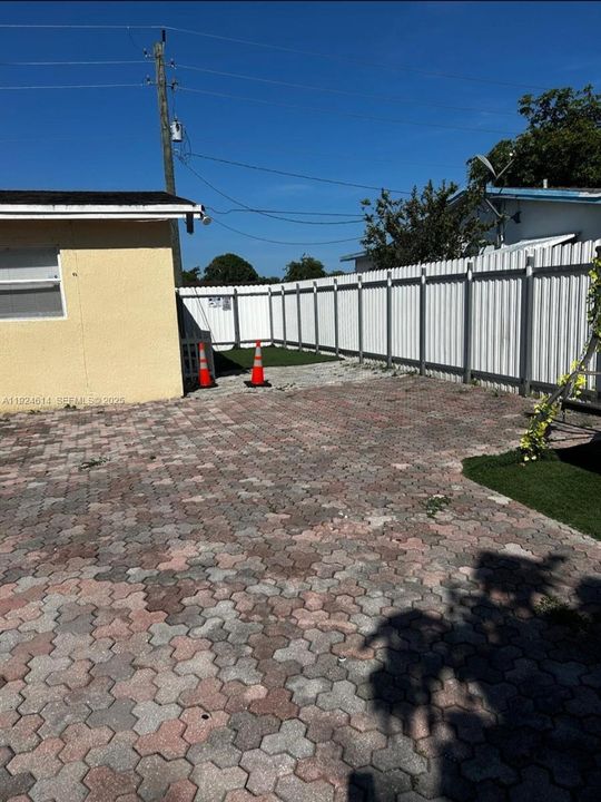 На продажу: $460,000 (5 спален, 2 ванн, 1508 Квадратных фут)