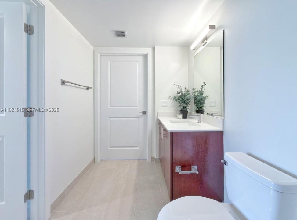 For Rent: $1,970 (1 beds, 1 baths, 5164 Square Feet)