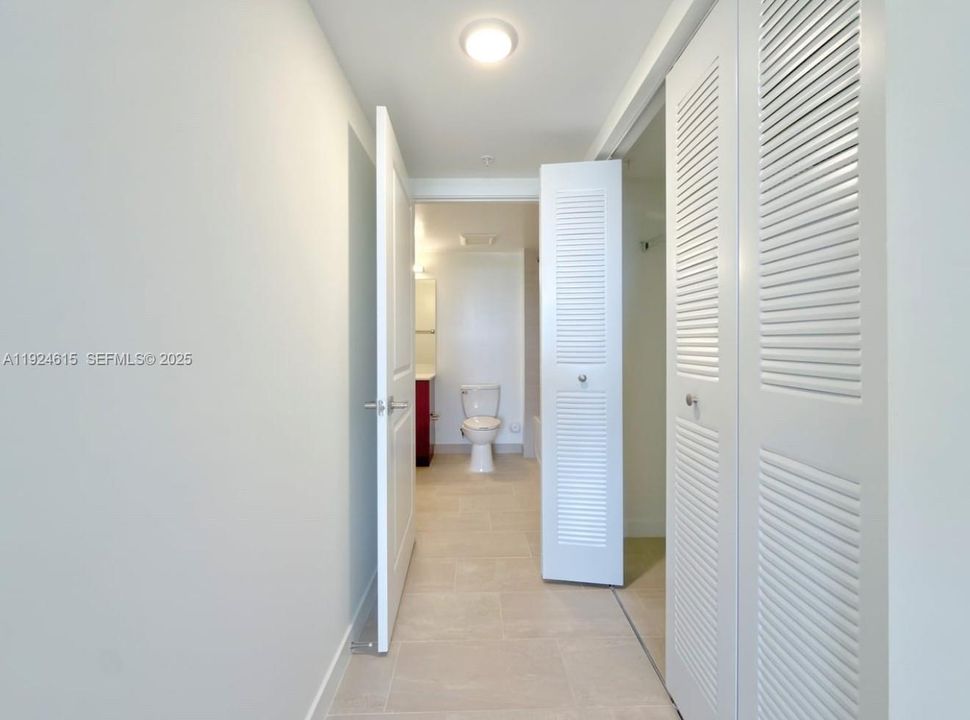 For Rent: $1,970 (1 beds, 1 baths, 5164 Square Feet)