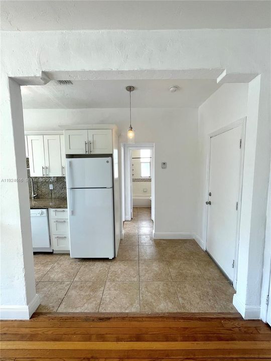 For Rent: $2,100 (1 beds, 1 baths, 700 Square Feet)