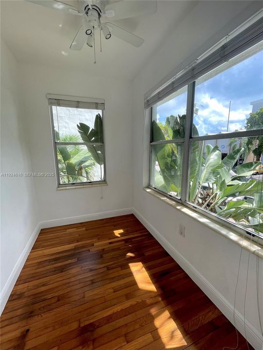 For Rent: $2,100 (1 beds, 1 baths, 700 Square Feet)