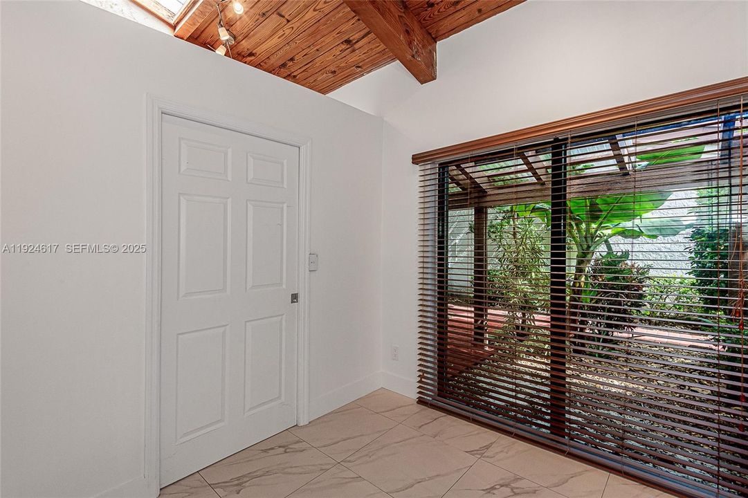 For Sale: $950,000 (3 beds, 2 baths, 1680 Square Feet)