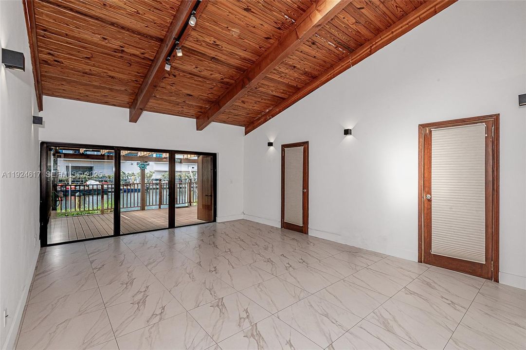 For Sale: $950,000 (3 beds, 2 baths, 1680 Square Feet)