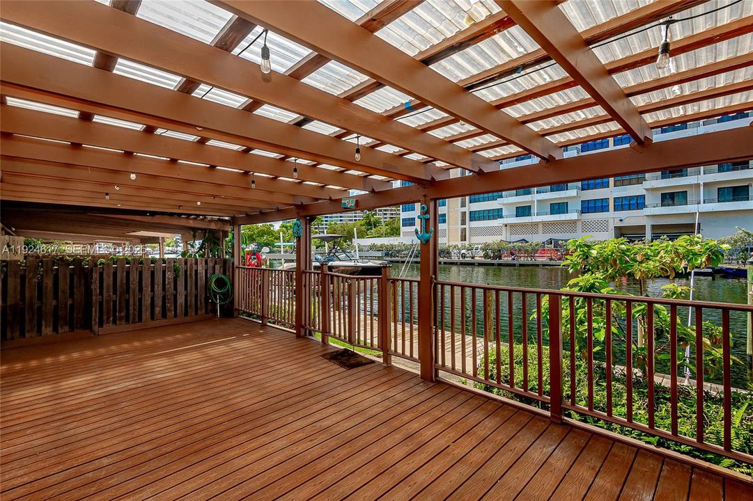 For Sale: $950,000 (3 beds, 2 baths, 1680 Square Feet)