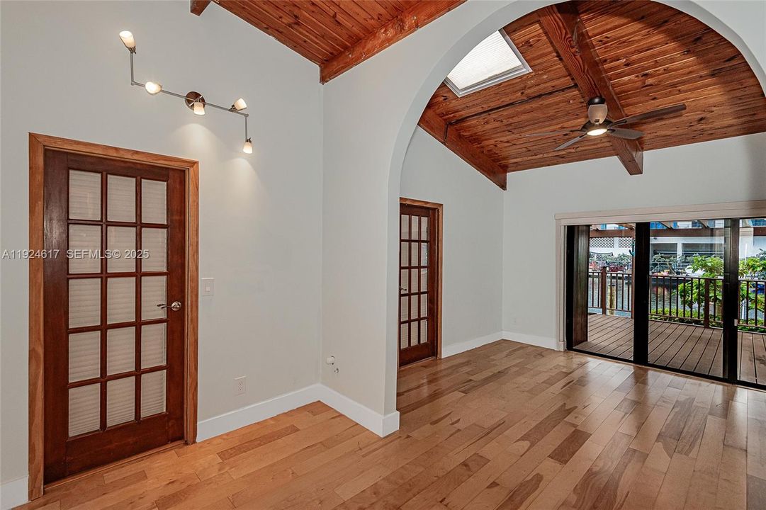 For Sale: $950,000 (3 beds, 2 baths, 1680 Square Feet)