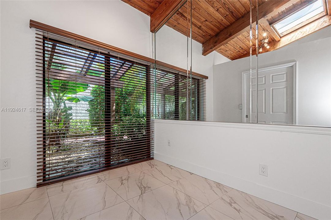 For Sale: $950,000 (3 beds, 2 baths, 1680 Square Feet)