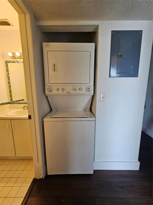 В аренду: $1,900 (2 спален, 2 ванн, 960 Квадратных фут)