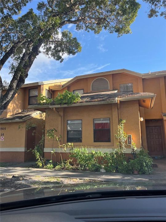 For Sale: $169,000 (2 beds, 2 baths, 980 Square Feet)