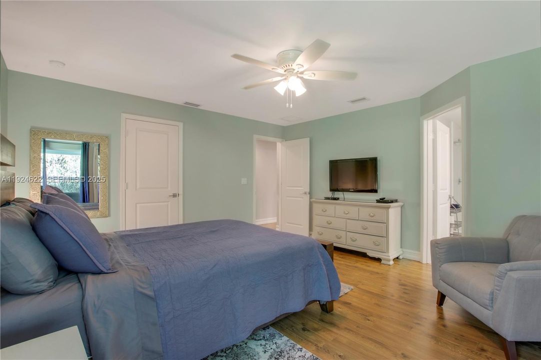 For Sale: $685,000 (3 beds, 2 baths, 1438 Square Feet)