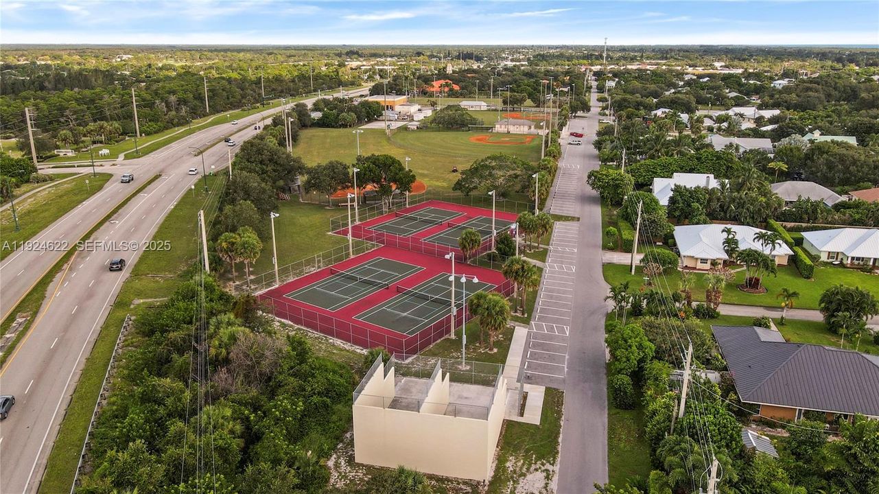 For Sale: $685,000 (3 beds, 2 baths, 1438 Square Feet)