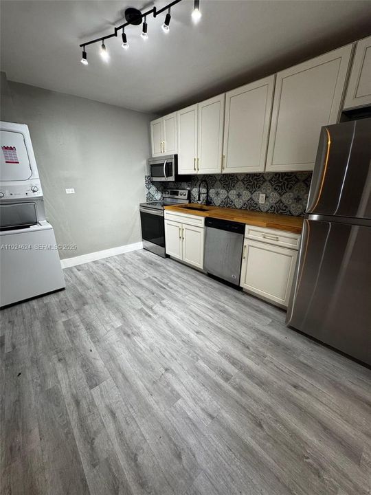 For Rent: $2,400 (2 beds, 1 baths, 0 Square Feet)