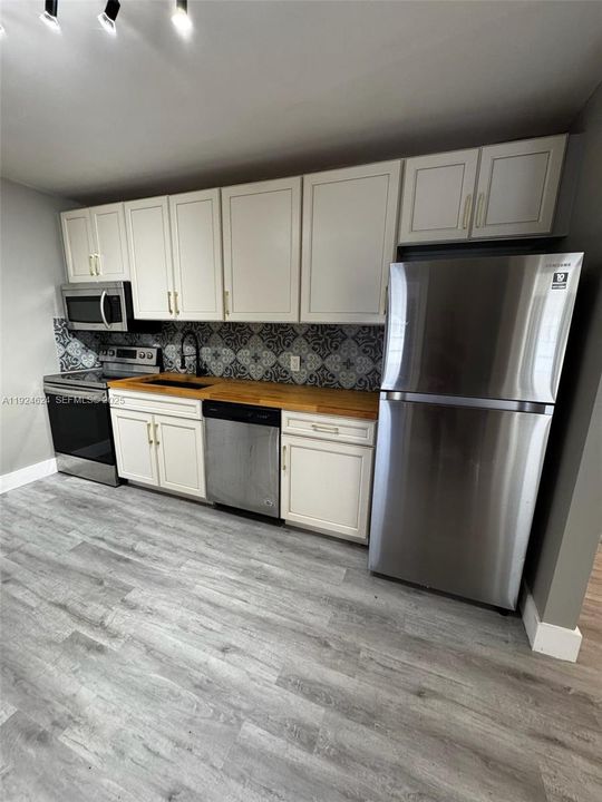 For Rent: $2,400 (2 beds, 1 baths, 0 Square Feet)